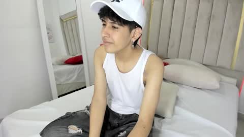 Julian online show from February 6, 8:01 pm