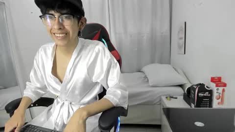 Julian online show from March 17, 7:06 pm