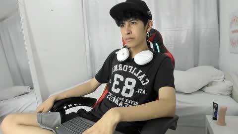 Julian online show from March 19, 7:18 pm