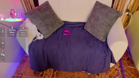 JULIANA AND CHRIS online show from April 5, 2:14 pm