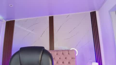 Snapshot of julianaa_castro chatting on July 4, 12:11 pm JULIANA CASTRO online show from July 4, 12:11 pm