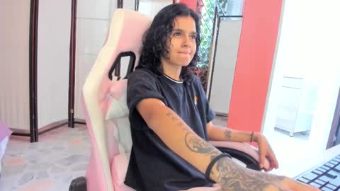 Snapshot of julianne_7 chatting on January 13, 7:30 pm julianne_7 online show from January 13, 7:30 pm