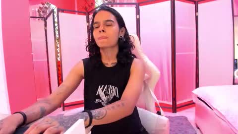 Snapshot of julianne_7 chatting on February 2, 8:51 pm julianne_7 online show from February 2, 8:51 pm