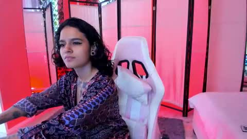 Snapshot of julianne_7 chatting on February 7, 9:29 pm julianne_7 online show from February 7, 9:29 pm