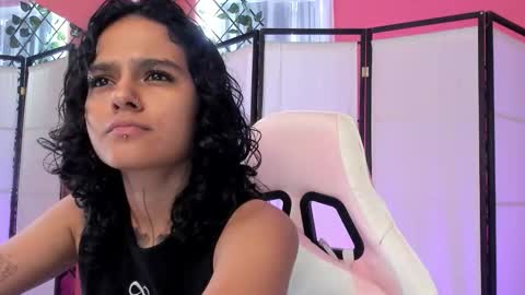 Snapshot of julianne_7 chatting on February 10, 8:24 pm julianne_7 online show from February 10, 8:24 pm