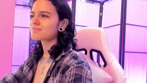 Snapshot of julianne_7 chatting on February 11, 8:25 pm julianne_7 online show from February 11, 8:25 pm