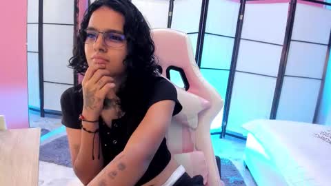 Snapshot of julianne_7 chatting on February 28, 8:32 pm julianne_7 online show from February 28, 8:32 pm