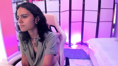 Snapshot of julianne_7 chatting on March 2, 8:26 pm julianne_7 online show from March 2, 8:26 pm