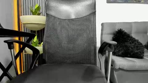 Julian online show from November 19, 11:27 pm