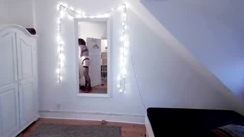 juliasometimes online show from July 1, 7:46 pm