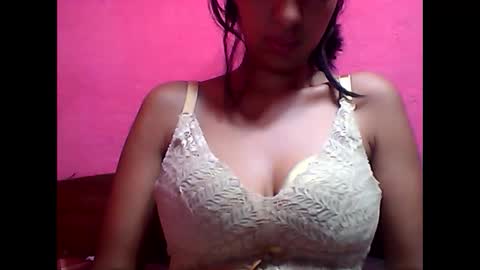 Snapshot of julie0612 chatting on February 10, 9:04 am julie0612 online show from February 10, 9:04 am