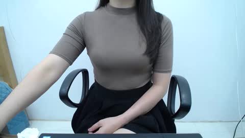 julie9x online show from March 5, 8:38 pm