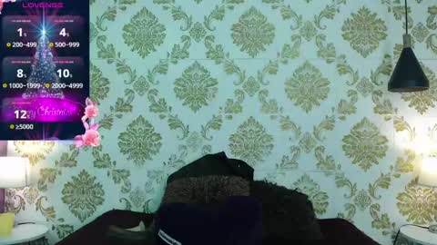 Snapshot of julie_coper chatting on December 17, 10:32 pm julie coper online show from December 17, 10:32 pm