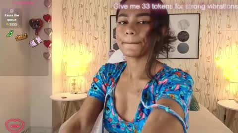 Snapshot of julie_coper chatting on February 24, 12:48 pm julie coper online show from February 24, 12:48 pm