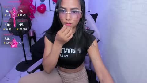Snapshot of julie_coper chatting on February 26, 7:49 pm julie coper online show from February 26, 7:49 pm