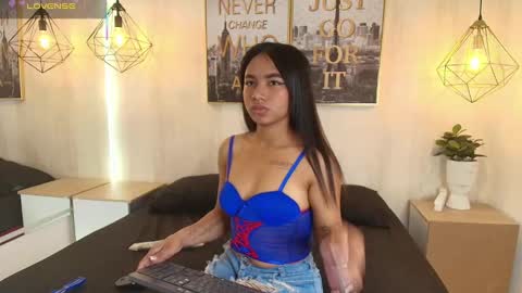Snapshot of julie_coper chatting on September 10, 12:38 pm julie coper online show from September 10, 12:38 pm