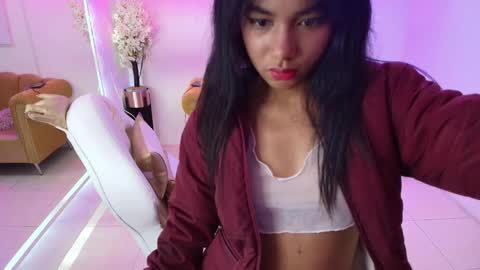 Snapshot of julie_coper chatting on September 18, 12:29 pm julie coper online show from September 18, 12:29 pm