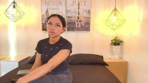 Snapshot of julie_coper chatting on October 3, 12:24 pm julie coper online show from October 3, 12:24 pm