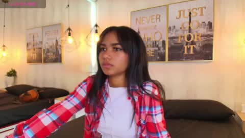 Snapshot of julie_coper chatting on October 10, 12:37 pm julie coper online show from October 10, 12:37 pm