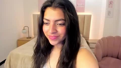 julie_devani online show from November 20, 8:41 pm