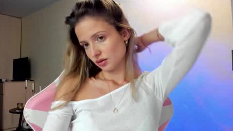 Julie online show from September 26, 5:28 pm