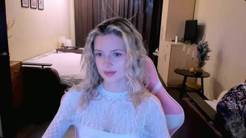 Julie online show from November 8, 3:18 am