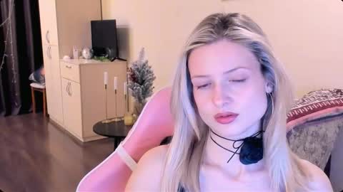 Julie online show from November 16, 2:55 pm