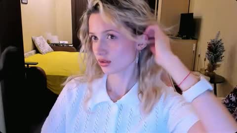 Julie online show from November 25, 1:22 pm