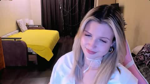 Julie online show from December 13, 7:53 pm