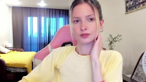 Snapshot of julie_flores chatting on June 12, 2:38 pm Julie online show from June 12, 2:38 pm