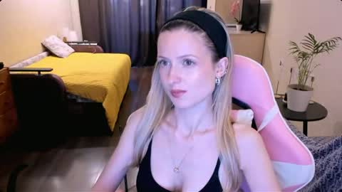 Snapshot of julie_flores chatting on July 5, 3:52 pm Julie online show from July 5, 3:52 pm