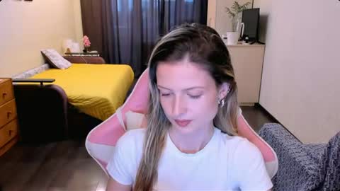 Snapshot of julie_flores chatting on July 10, 1:47 pm Julie online show from July 10, 1:47 pm