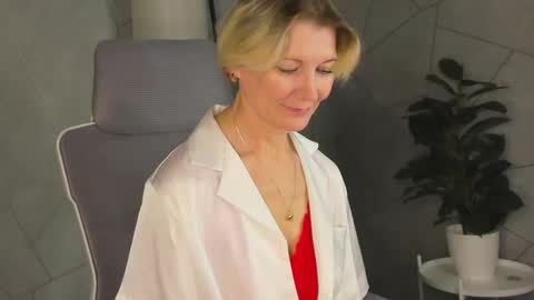 Julie Lucasss online show from March 19, 12:58 am