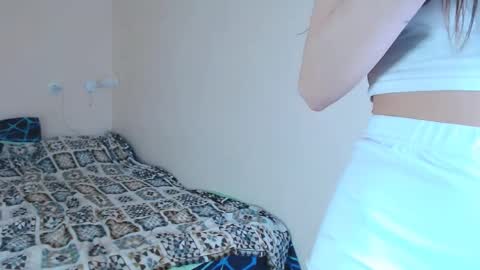 Snapshot of juliebeshears chatting on February 27, 10:59 am juliebeshears online show from February 27, 10:59 am