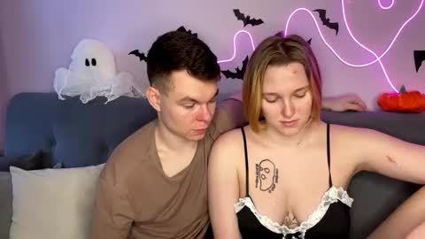 Julie and Thomas online show from November 2, 8:06 am