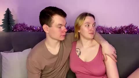 Julie and Thomas online show from December 5, 8:12 am