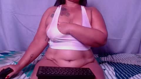 Snapshot of julielove1 chatting on May 12, 10:23 am julielove1 online show from May 12, 10:23 am