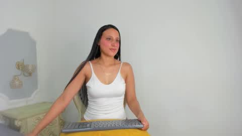 Snapshot of julieta_91 chatting on March 1, 7:38 pm julieta_91 online show from March 1, 7:38 pm