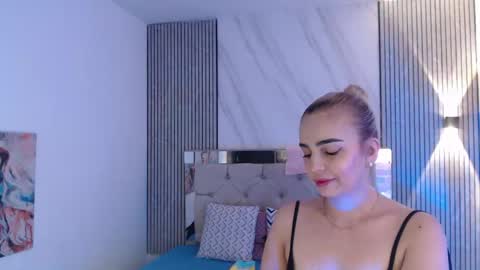 julieta__fox_ online show from April 15, 3:02 am