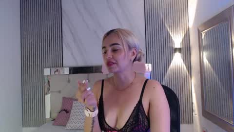 julieta__fox_ online show from June 22, 3:25 am