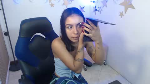 Snapshot of julieta_fn chatting on July 6, 2:14 pm julieta_fn online show from July 6, 2:14 pm