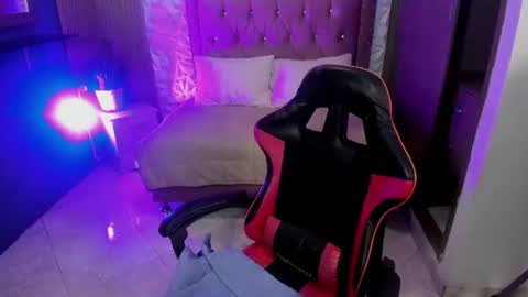 Snapshot of julieta_fn chatting on July 11, 1:58 pm julieta_fn online show from July 11, 1:58 pm