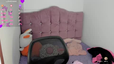 Snapshot of julieta_star69 chatting on October 17, 11:35 am julieta_star69 online show from October 17, 11:35 am