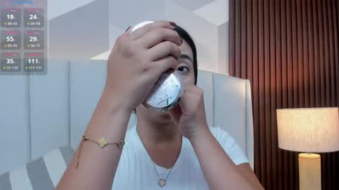 Snapshot of julietasantos__ chatting on May 21, 6:48 pm Julieta Santos online show from May 21, 6:48 pm