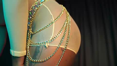 Snapshot of julietawinona chatting on February 22, 3:32 pm julietawinona online show from February 22, 3:32 pm