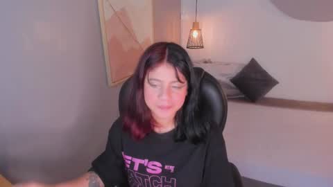 Snapshot of julieth_brown_ chatting on November 14, 9:02 pm Julieth online show from November 14, 9:02 pm