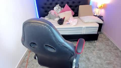 Snapshot of julieth_love_ chatting on October 12, 1:10 pm Julieth online show from October 12, 1:10 pm