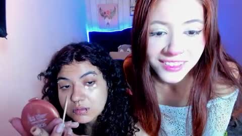 Snapshot of julieth_love_ chatting on November 8, 1:55 pm Julieth online show from November 8, 1:55 pm