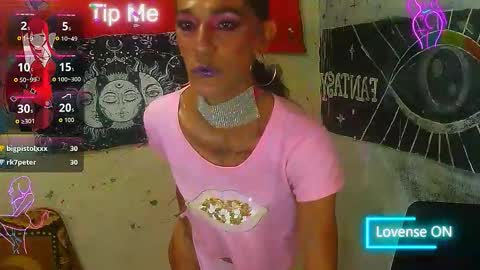 Snapshot of julieth_wolf chatting on November 8, 8:51 pm Julieth Wolf online show from November 8, 8:51 pm