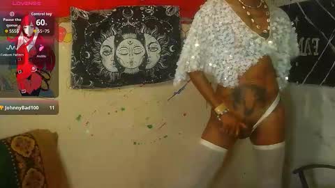 Snapshot of julieth_wolf chatting on December 2, 11:45 pm Julieth Wolf online show from December 2, 11:45 pm